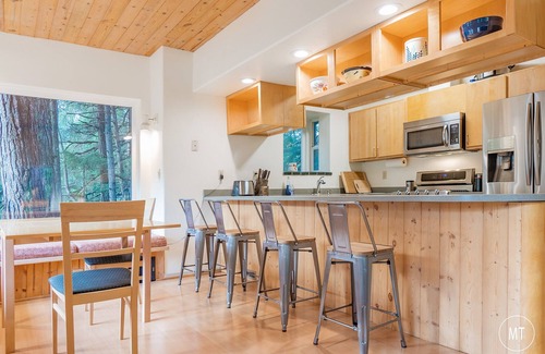 Alyeska Cabin | Amazing cabin close to lifts, brewery, dining, hiking and biking.