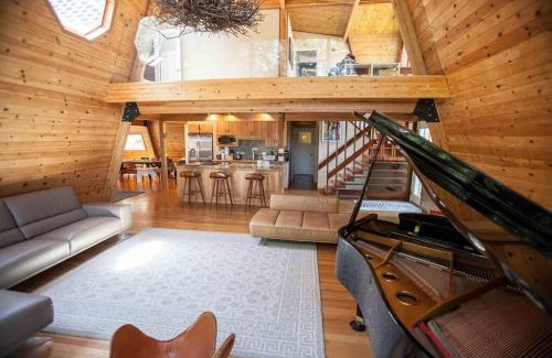 Uptown Brisbane House | Amazing Cabin-Style House with Decks, Hot Tub & Sun - Permit 2022-STR-2