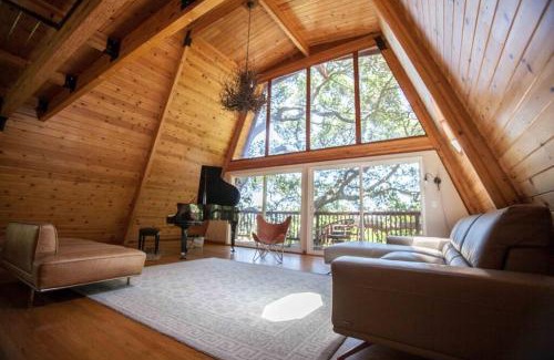 Uptown Brisbane House | Amazing Cabin-Style House with Decks, Hot Tub & Sun - Permit 2022-STR-2