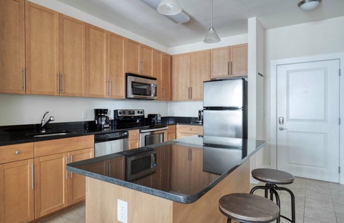 Eisenhower East Apartment | Amazing Carlyle 1BR w/W/D, Pool & Gym, nr Metro, by Blueground