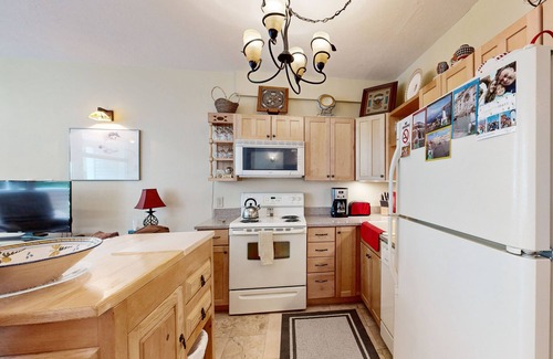 Taos Ski Valley Condo | Amazing condo with river & mountain views, hot tub, & wood-burning fireplace