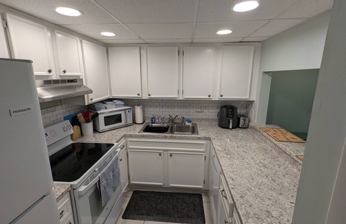 Tallahassee House | Amazing deal on longer stays ! Comfy 2-bedroom near everything in Tallahassee.