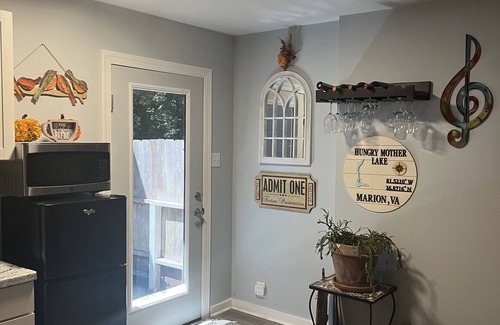 Seymour House | Amazing Detached Guest Suite close to everything