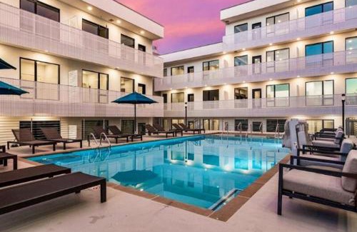 Edgehill House | Amazing Downtown Condo W Pool And Free Parking