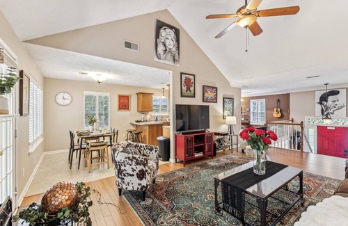 Nashville House | Amazing Entertainment Home near Airport & Downtown