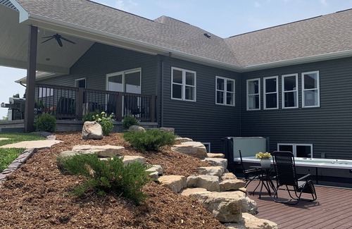 Neenah House | Amazing family home on almost 2 acres!