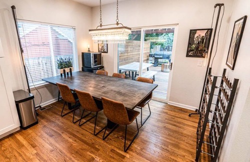 Berkley House | Amazing Fun Great for groups! House 10 Minutes from Downtown.