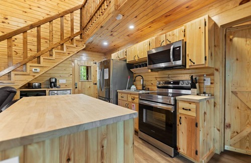 Primrose Cabin | Amazing Getaway in secluded, forested area.