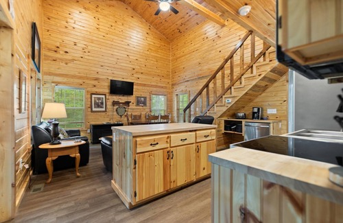 Primrose Cabin | Amazing Getaway in secluded, forested area.