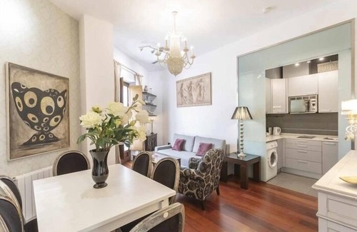 Santa Cruz Apartment | AMAZING Giralda & Cathedral Sevilla Urban