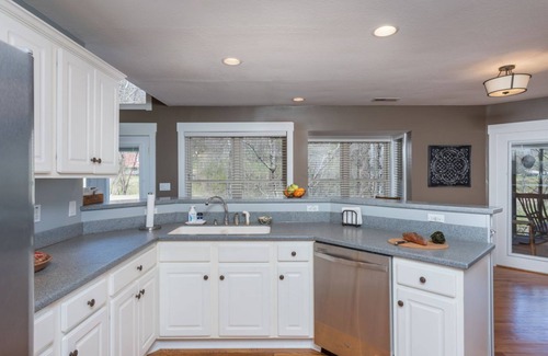 Old Fort House | Amazing Grace on Mackey Creek | 5 Acres | Screened Porch | Fire Pit