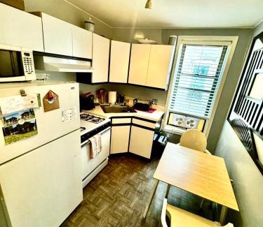 Hunters Point Apartment | Amazing Ground Floor 2 Bedrooms in NYC Subway crossing the street and one station to Manhattan