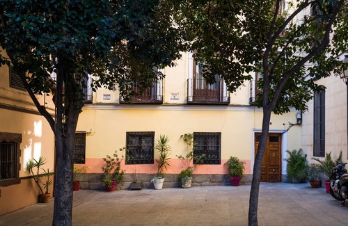 Palacio Apartment | Amazing ground floor for 6 with AC and internet located in Madrid city center!