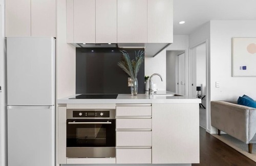Auckland Central Business District Apartment | Amazing Harbour & Sea View 2Bd & 2Bth with Aircon Near Skytower & Britomart