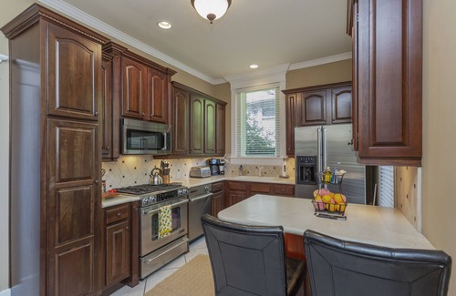 Midtown House | Amazing Home & Area - Close to Downtown Nashville! Family & Group Friendly!
