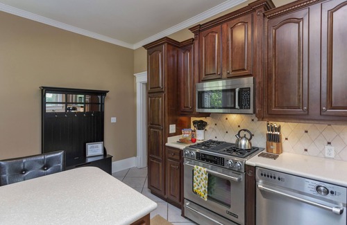 Midtown House | Amazing Home & Area - Close to Downtown Nashville! Family & Group Friendly!