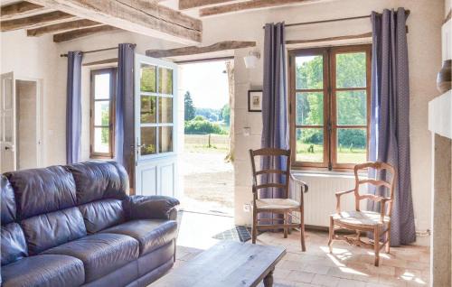 Cravant-les-Coteaux House | Amazing Home In Cravant Les Côteaux