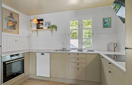 Oster Somarken House | Amazing home in Aakirkeby with WiFi