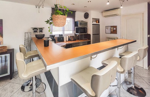 Creissan House | Amazing home in Creissan