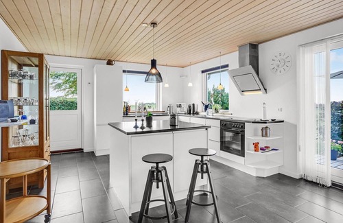 Øer Strand House | Amazing home in Ebeltoft with kitchen