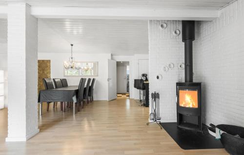 Fuglslev House | Amazing Home In Ebeltoft With Wifi