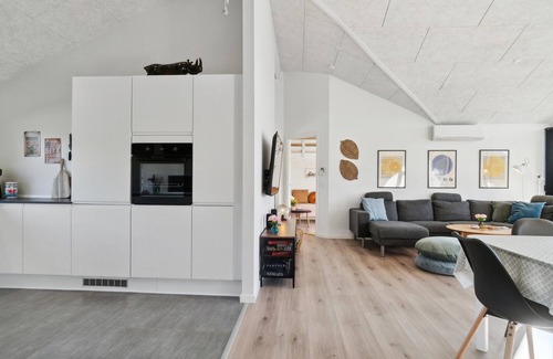 Fjellerup Strand House | Amazing home in Glesborg with WiFi