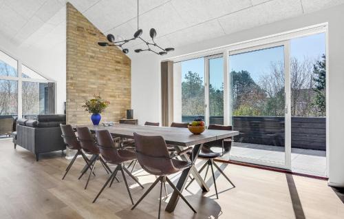 Oster Hurup House | Amazing Home In Hadsund With Wifi