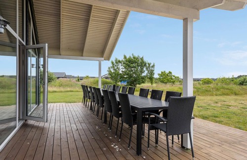 Bratten Strand House | Amazing home in Jerup with sauna