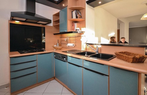 Milhaud House | Amazing home in Milhaud with WiFi
