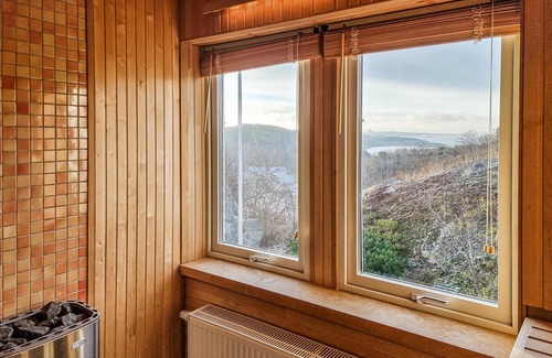 Roennaeng House | Amazing home in Rönnäng with sauna