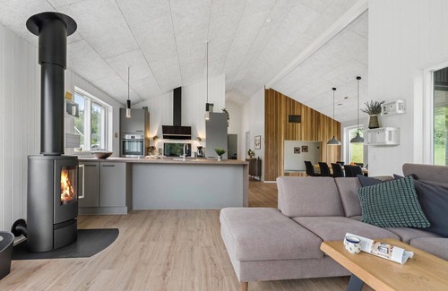 Funder Kirkeby House | Amazing home in Silkeborg with kitchen