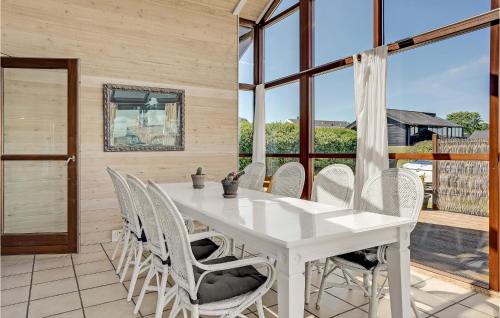 Grønninghoved Strand House | Amazing Home In Sjølund With Wifi