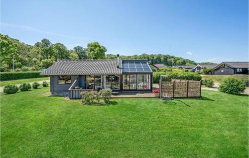 Grønninghoved Strand House | Amazing Home In Sjølund With Wifi