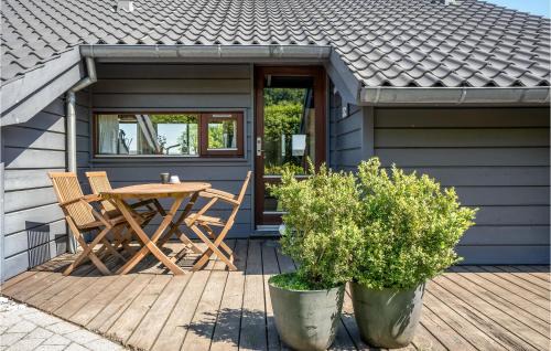 Grønninghoved Strand House | Amazing Home In Sjølund With Wifi