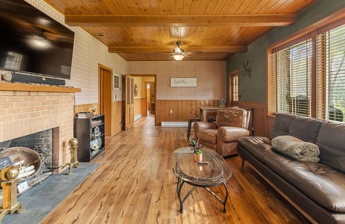 Redmond House | Amazing home in the heart of Redmond w/Canyon access