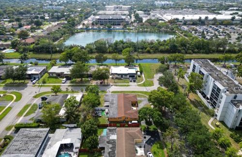 Plantation House | Amazing Home Just Mins To Hospitals Golf & Parks