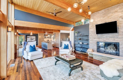 Hyde Park House | Amazing Hudson Valley House Nestled in the Cliffs Along the Hudson River...