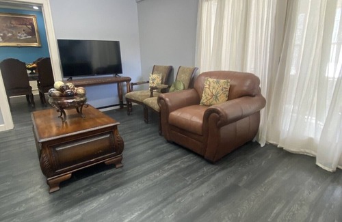 Willmar House | AMAZING & HUGE 3 BEDROOMS-SAVE COST