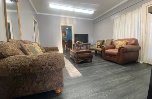 Willmar House | AMAZING & HUGE 3 BEDROOMS-SAVE COST
