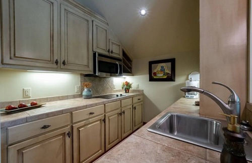 Edwards House | Amazing Lake House w/Master Suite! Private Party, Christmas, Family Reunions!