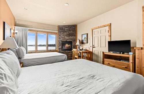 Two Harbors Apartment | Amazing Lake View 2 Queen Bed Studio & Heated Pools
