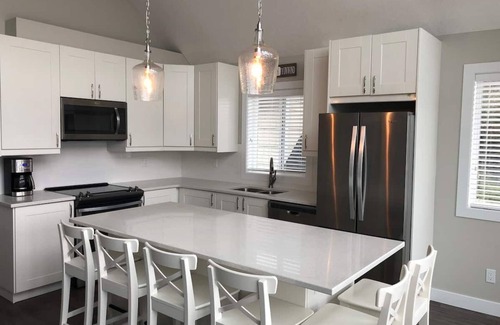 Central Okanagan Cottage | Amazing Lake View 4Bdrm Sleeps 8 Pet Friendly
