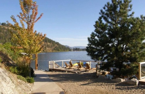 Central Okanagan Cottage | Amazing Lake View 4Bdrm Sleeps 8 Pet Friendly
