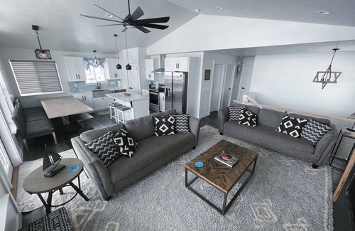 Sweetwater House | Amazing lake views with Ideal Beach Access!