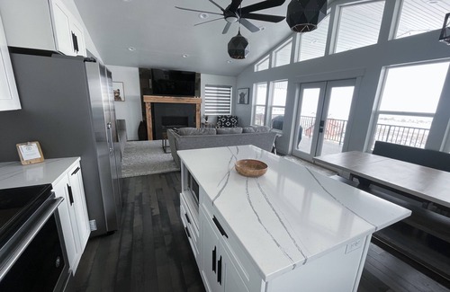 Sweetwater House | Amazing lake views with Ideal Beach Access!