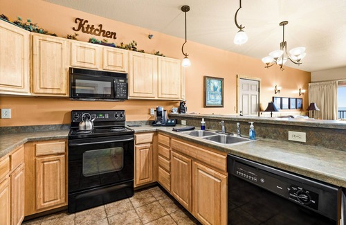 Two Harbors Apartment | Amazing Lake Views | 1BR w/King Suite | Pools