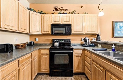 Two Harbors Apartment | Amazing Lake Views | 1BR w/King Suite | Pools