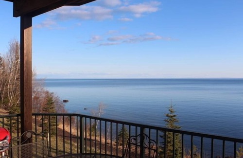 Two Harbors Apartment | Amazing Lake Views | 1BR w/King Suite | Pools