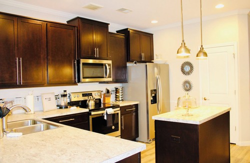 Port Wentworth House | Amazing Lakefront Savannah Home 5 mins From Tanger Outlets & 20 mins to Downtown