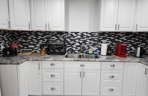 Ajax House | Amazing large 1 Bed Room Basement apartment for max 6 people including kids